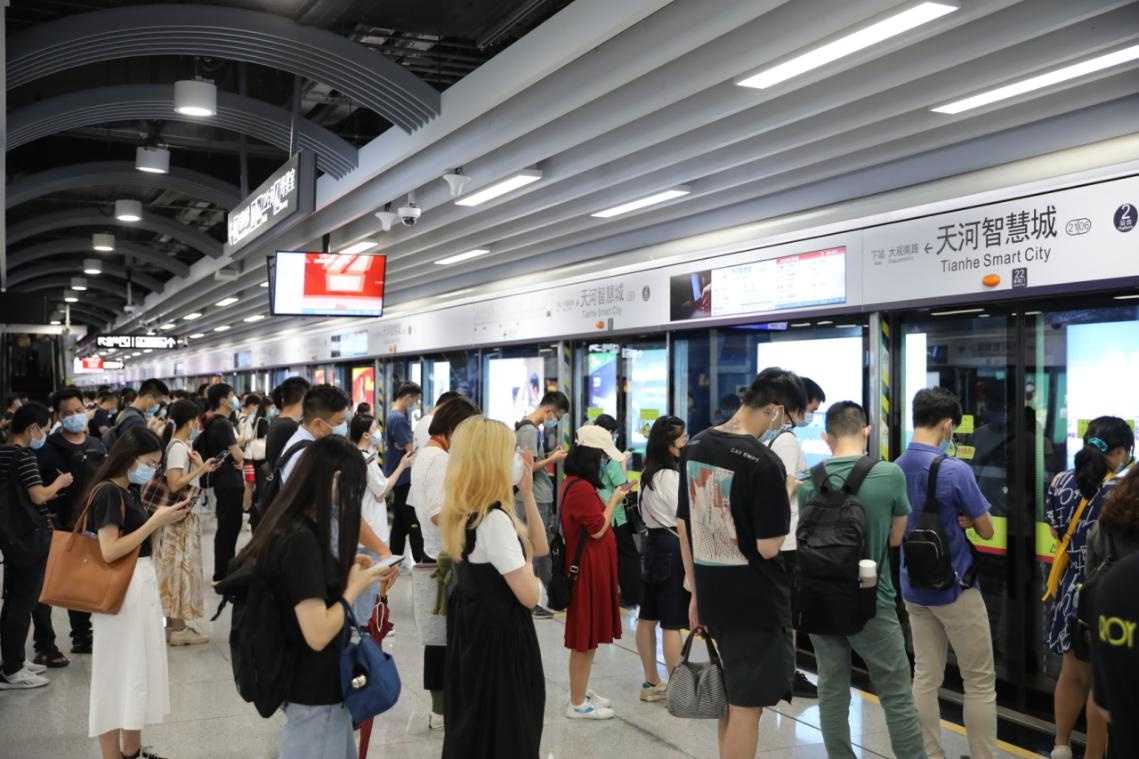 暑运来袭!地铁客流量进入地狱模式,每日超过900万人次恐怖客流!(图1) b1d35247564a313f5593ee2b1076b7f2.jpeg